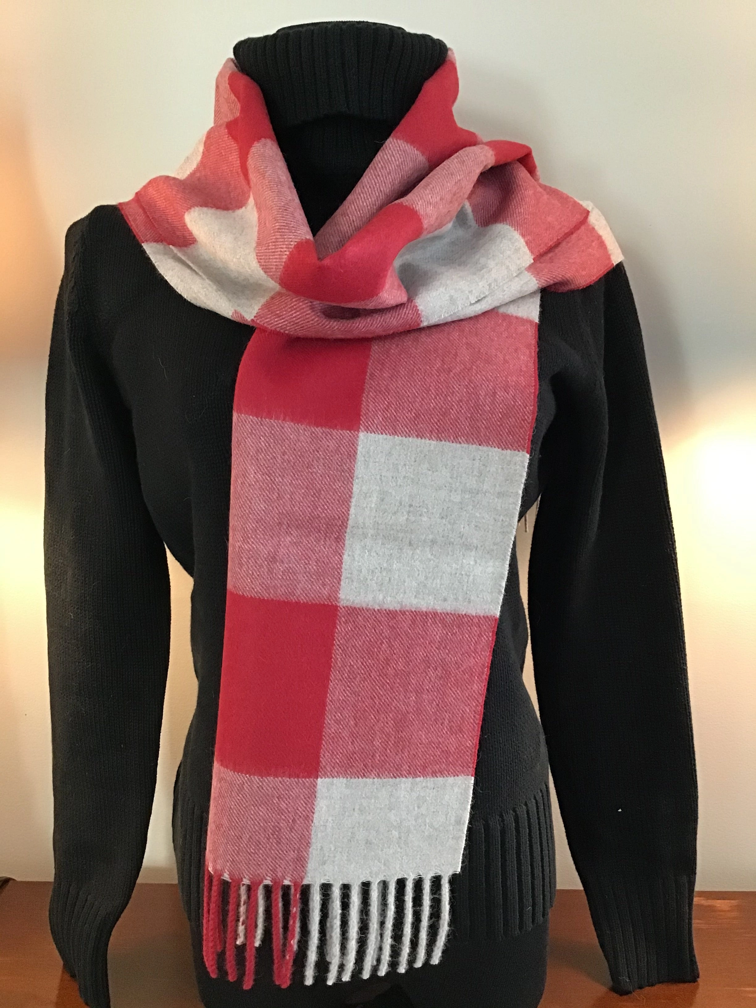 Luxuriously Soft Alpaca Scarf – Wrap Yourself in Cloud-Like Comfort.